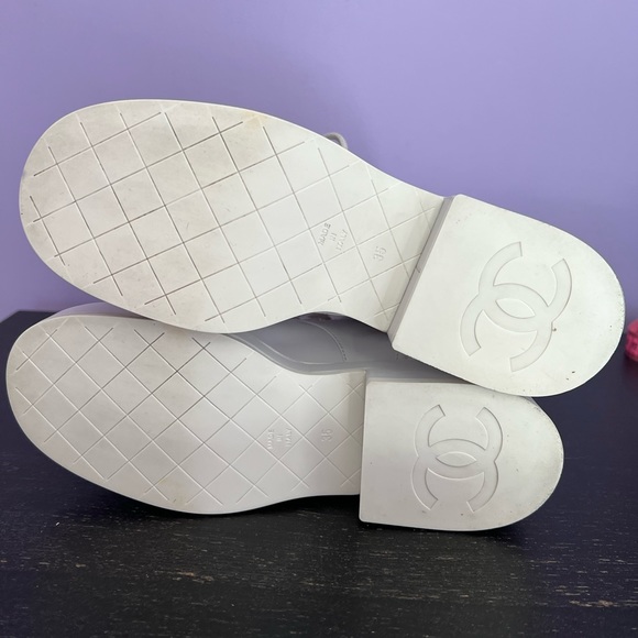 SOLD!!!Chanel white leather quilted combat 2021 collection lace up boots 35 - Picture 5 of 17